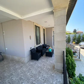 In Baku 240.0 m² house with 4.0 rooms is for sale - Image 5