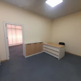 Baku-da 45.0 m2 ofis kirayə verilir - Şəkil 2