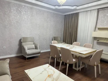 In Baku 130.0 m² apartment is for rent - Image 3