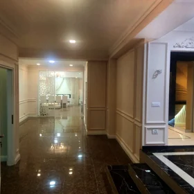 In Baku 350.0 m² apartment is for rent - Image 2