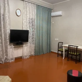 In Baku 70.0 m² house with 3.0 rooms is for rent - Image 2
