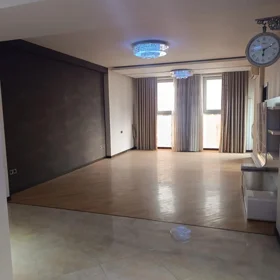 In Baku 210.0 m² apartment is for sale - Image 2