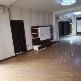 In Baku 210.0 m² apartment is for sale - Image 4