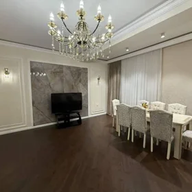 In Baku 180.0 m² apartment is for rent - Image 4