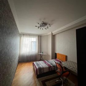In Baku 200.0 m² apartment is for rent - Image 5