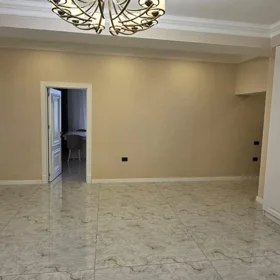 In Baku 220.0 m² apartment is for rent - Image 5