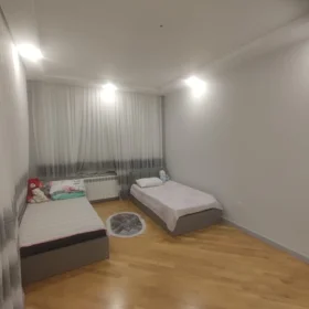 In Baku 141.0 m² apartment is for rent - Image 3