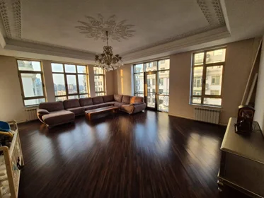 In Baku 165.0 m² apartment is for rent - Image 2