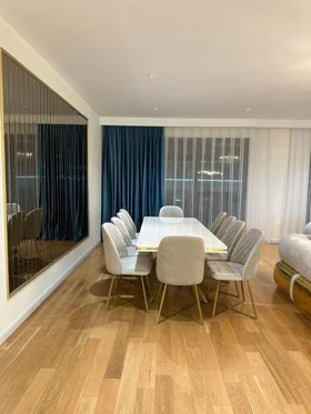 In Baku 220.0 m² apartment is for rent - Image 4