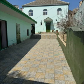 In Baku 370.0 m² house with 5.0 rooms is for sale