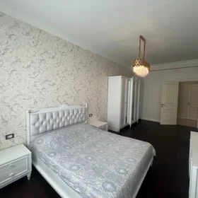 In Baku 176.0 m² apartment is for rent - Image 3