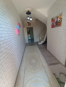 In Baku 140.0 m² house with 5.0 rooms is for rent