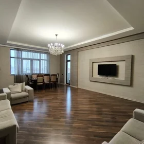 In Baku 210.0 m² apartment is for rent - Image 2