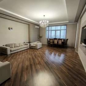 In Baku 210.0 m² apartment is for rent - Image 3