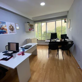 Baku-da 20.0 m2 ofis kirayə verilir - Şəkil 2