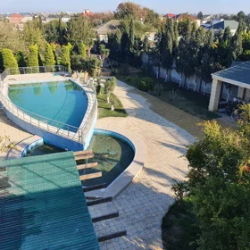 In Baku 430.0 m² house with 4.0 rooms is for rent