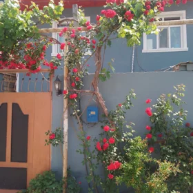 In Baku 130.0 m² house with 4.0 rooms is for sale - Image 2
