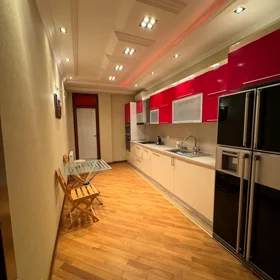 In Baku 90.0 m² apartment is for rent - Image 3
