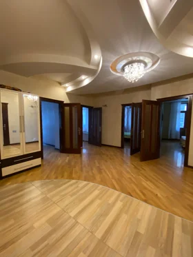 In Baku 100.0 m² apartment is for sale - Image 2