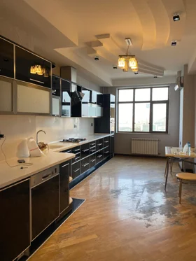 In Baku 100.0 m² apartment is for sale - Image 4