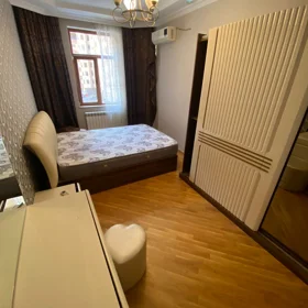 In Baku 145.0 m² apartment is for rent - Image 3