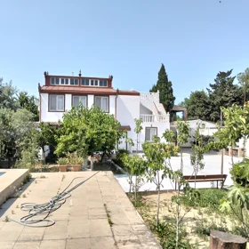 In Baku 250.0 m² house with 4.0 rooms is for rent - Image 3