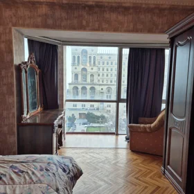 In Baku 160.0 m² apartment is for rent - Image 2
