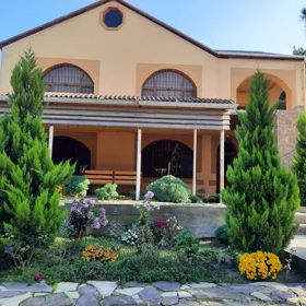 In Baku 230.0 m² house with 5.0 rooms is for sale - Image 2