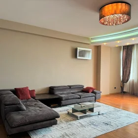 In Baku 175.0 m² apartment is for rent - Image 2