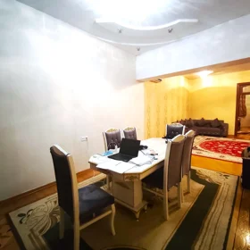 In Baku 250.0 m² apartment is for rent - Image 5