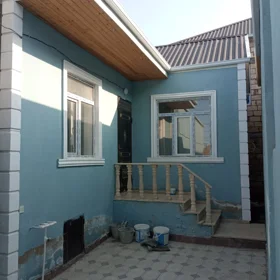 In Baku 75.0 m² house with 3.0 rooms is for sale