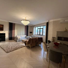 In Baku 130.0 m² apartment is for rent - Image 2