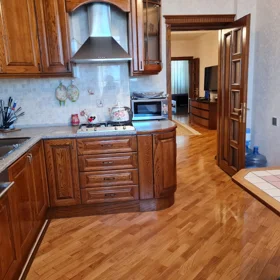 In Baku 145.0 m² apartment is for sale - Image 4