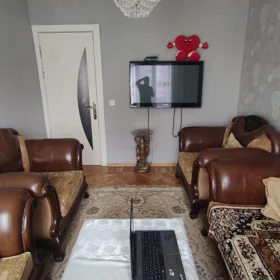 In Baku 90.0 m² apartment is for rent - Image 2