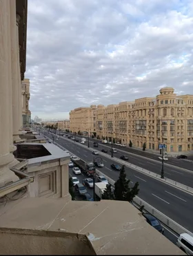 In Baku 125.0 m² apartment is for rent - Image 2