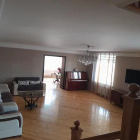 In Baku 400.0 m² house with 10.0 rooms is for sale - Image 4
