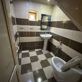 In Baku 100.0 m² house with 3.0 rooms is for rent - Image 2