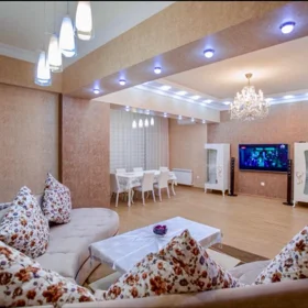 In Baku 181.0 m² apartment is for rent - Image 3