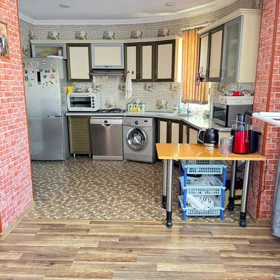 In Baku 120.0 m² house with 3.0 rooms is for rent - Image 4