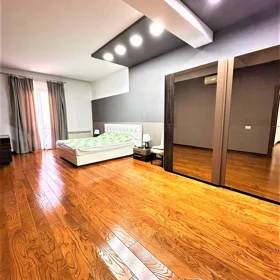 In Baku 250.0 m² apartment is for rent - Image 3