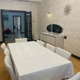 In Baku 230.0 m² apartment is for rent - Image 3