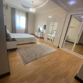 In Baku 230.0 m² apartment is for rent - Image 5