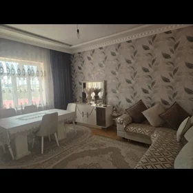 In Baku 90.0 m² house with 3.0 rooms is for sale - Image 2
