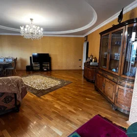 In Baku 141.0 m² apartment is for sale - Image 4
