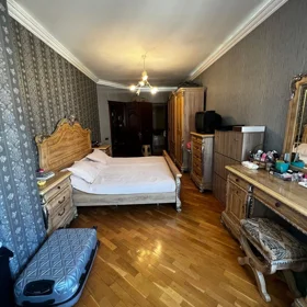 In Baku 141.0 m² apartment is for sale - Image 5