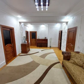 In Baku 165.0 m² apartment is for sale - Image 5