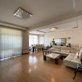 In Baku 147.0 m² apartment is for sale - Image 3
