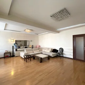 In Baku 147.0 m² apartment is for sale - Image 4
