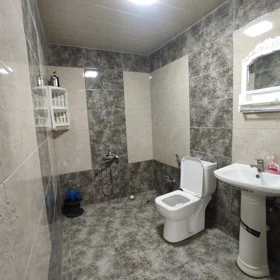 In Baku 62.0 m² house with 3.0 rooms is for rent - Image 5
