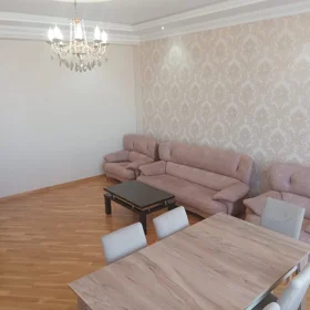 In Baku 125.0 m² apartment is for rent - Image 2